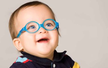 Quando é necessário indicar óculos para crianças?